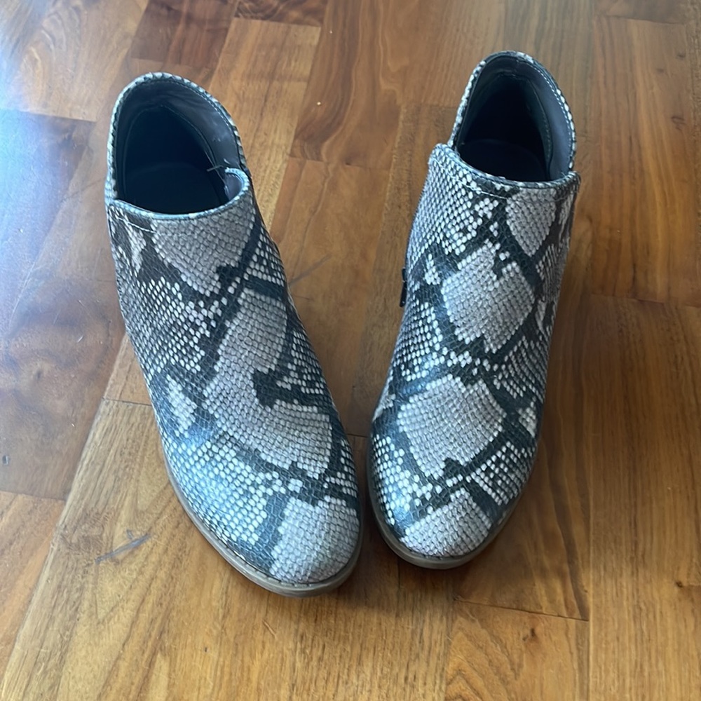 Fergie Snake boots